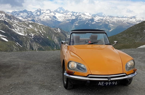 Met de DS Cabriolet naar Zwitserland