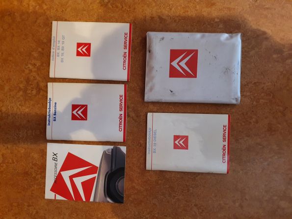 div. instructieboekjes + mapje