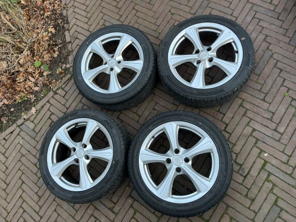17’ lichtmetalen velgen met zomerbanden 